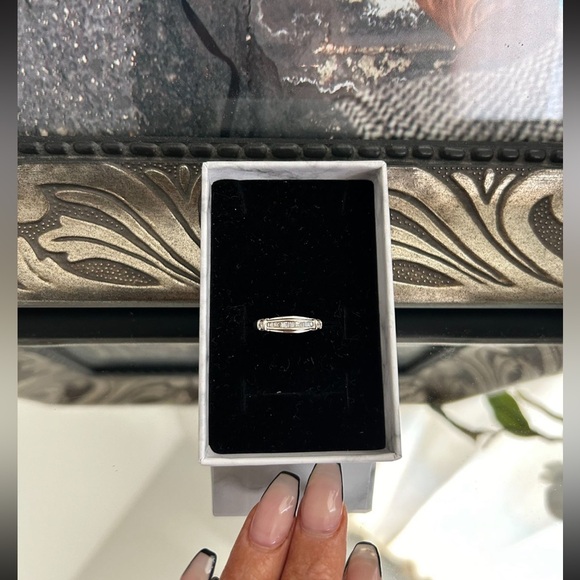 Jewelry - 10k gold diamond ring